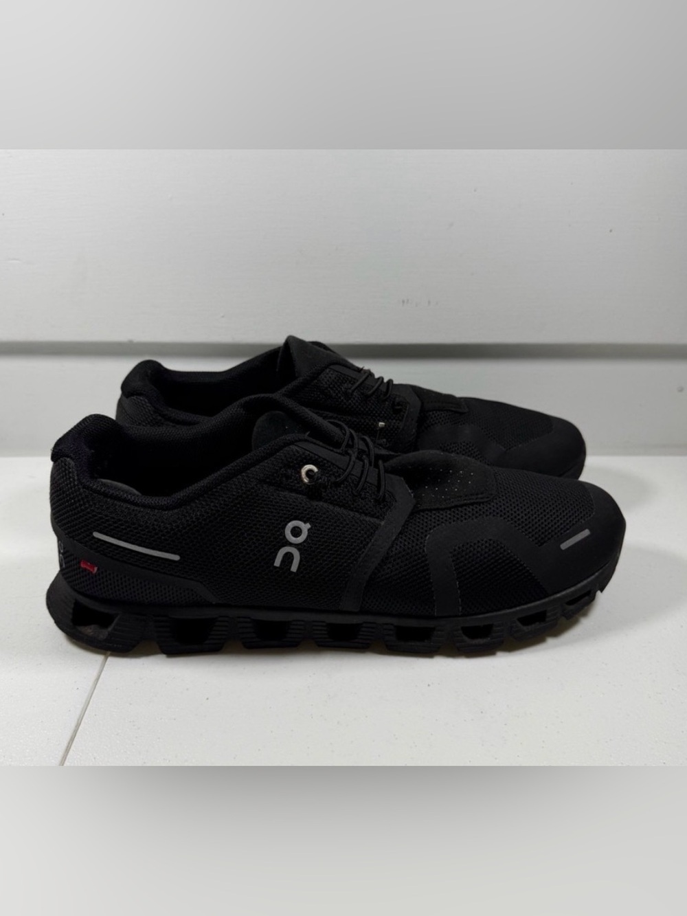 On Cloud 6 Running Athletic Waterproof Sneakers - Black Womens size 6